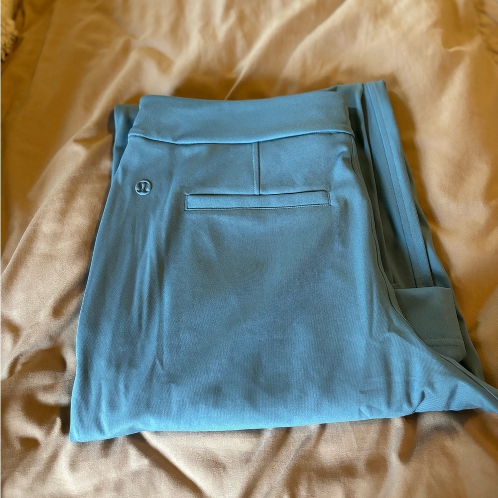 LuluLemon Athleisure sz M wide leg pant!